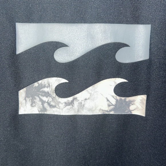 Billabong Short Sleeve Rash Guard - Picture 2 of 10